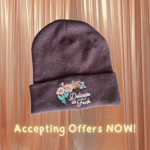 Accessories - Delicate as F*ck 🌸 Like-New Purple Beanie